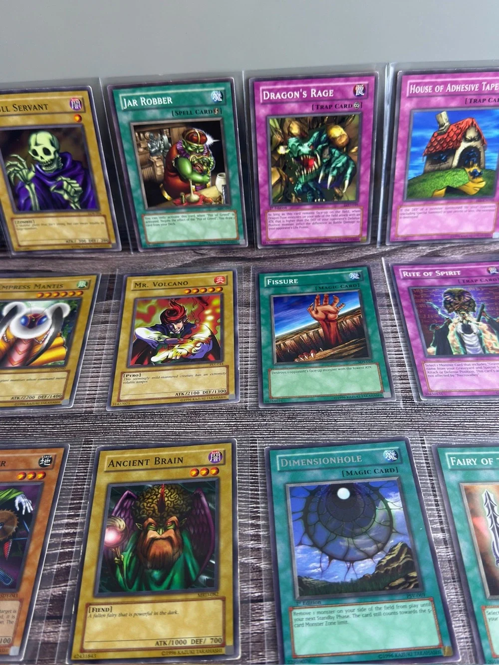 Yu-Gi-Oh Vintage Lot (20 Cards) – Skull Servant, Jar Robber, Traps/Spells Mix
